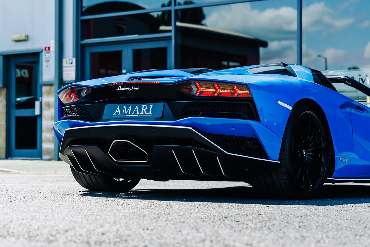 Lamborghini Aventador S Roadster LP 740-4