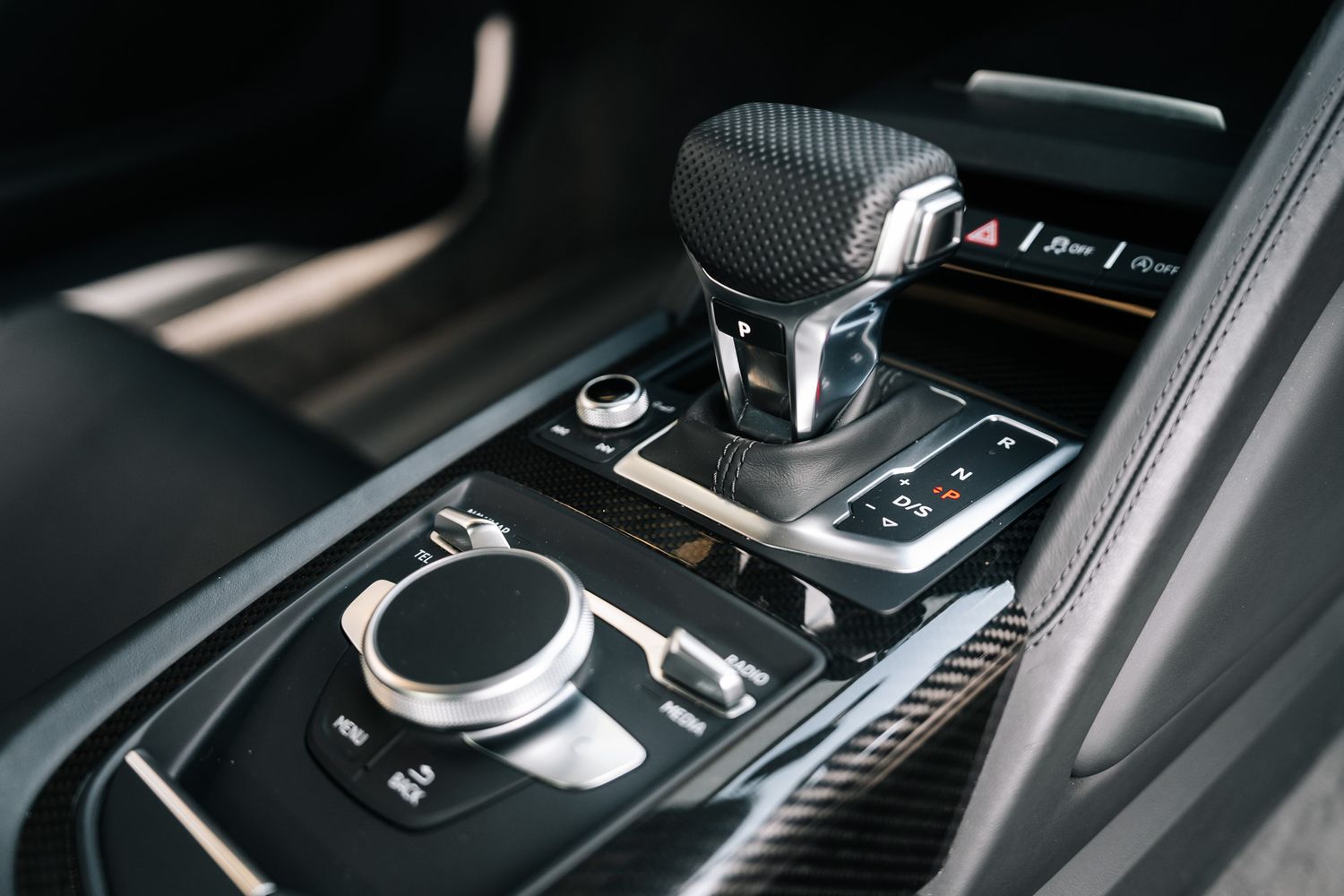 AUDI R8 Performance Carbon Black