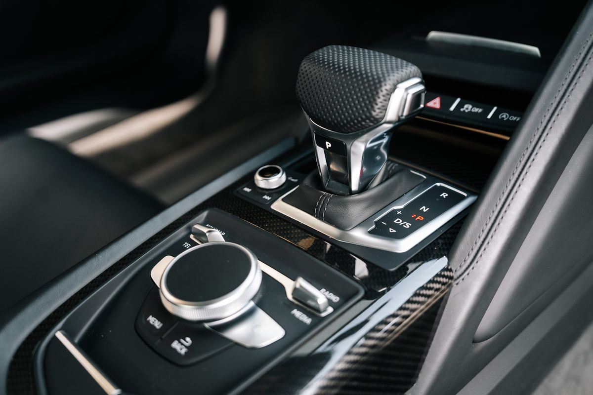 AUDI R8 Performance Carbon Black