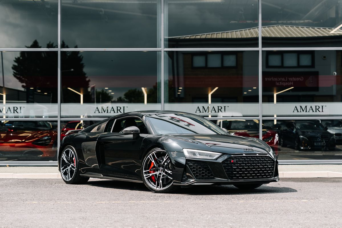 AUDI R8 Performance Carbon Black