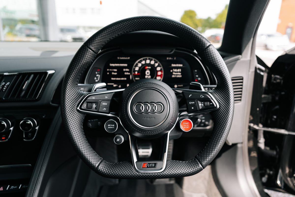 AUDI R8 Performance Carbon Black