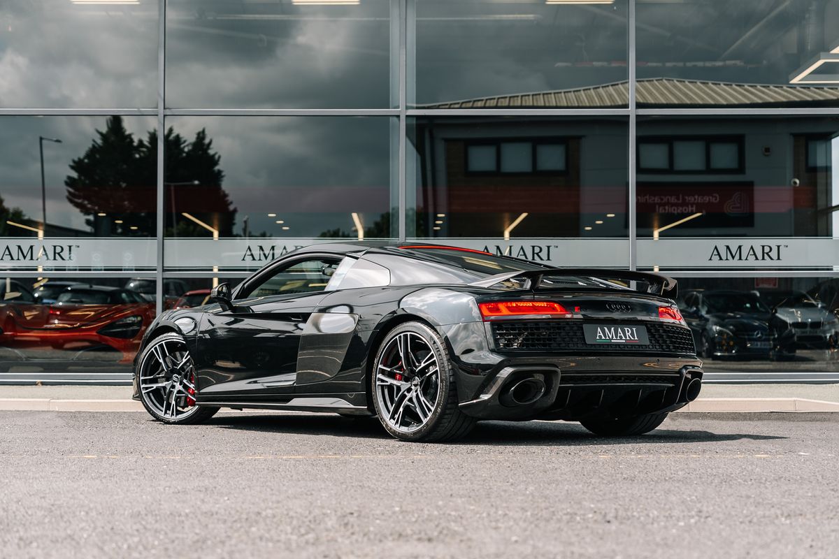 AUDI R8 Performance Carbon Black