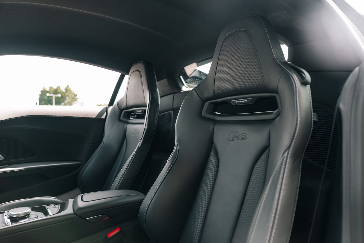 AUDI R8 Performance Carbon Black