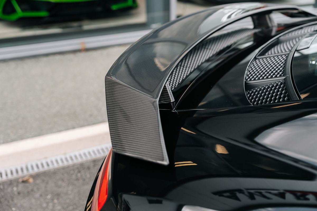 AUDI R8 Performance Carbon Black