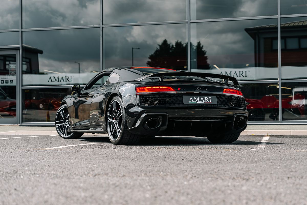 AUDI R8 Performance Carbon Black
