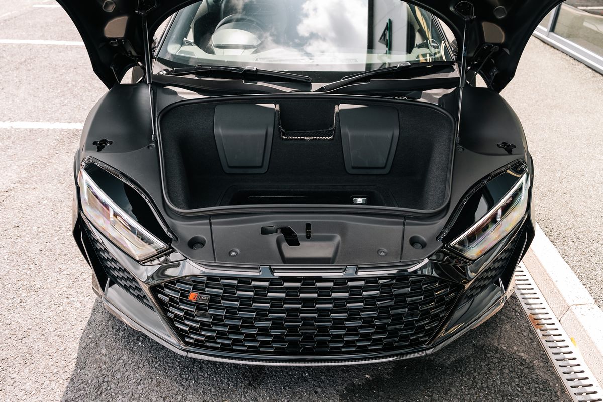 AUDI R8 Performance Carbon Black