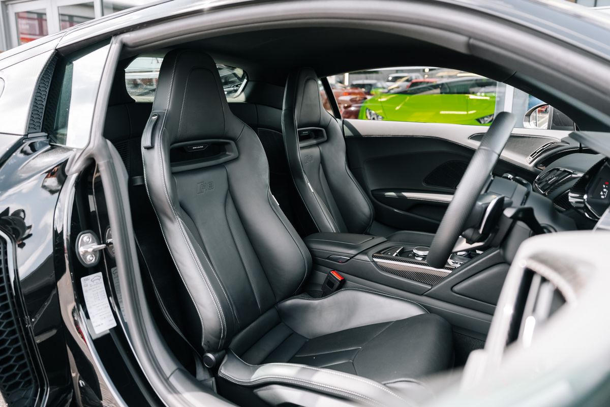 AUDI R8 Performance Carbon Black