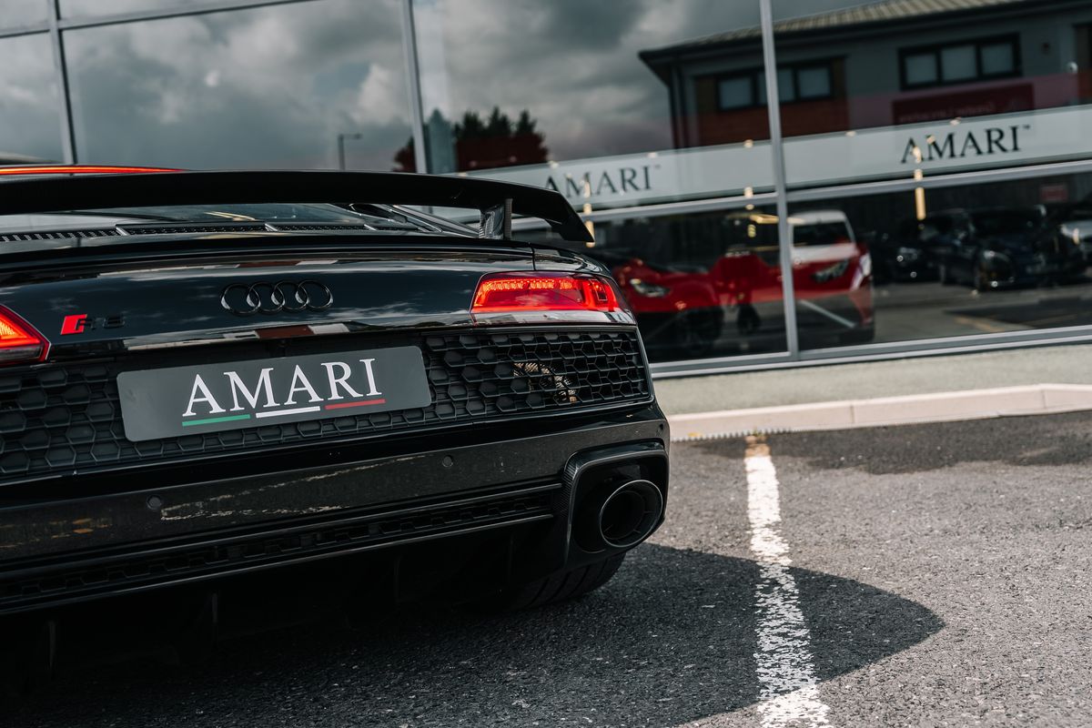 AUDI R8 Performance Carbon Black