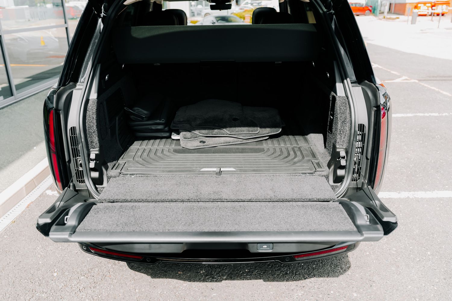 Land Rover Range Rover Autobiography First Edition D350