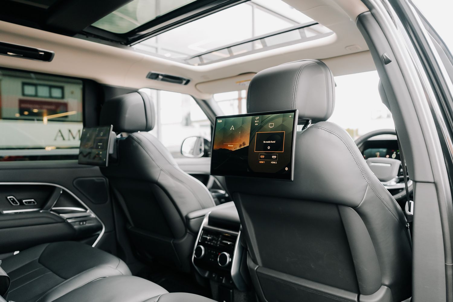 Land Rover Range Rover Autobiography First Edition D350