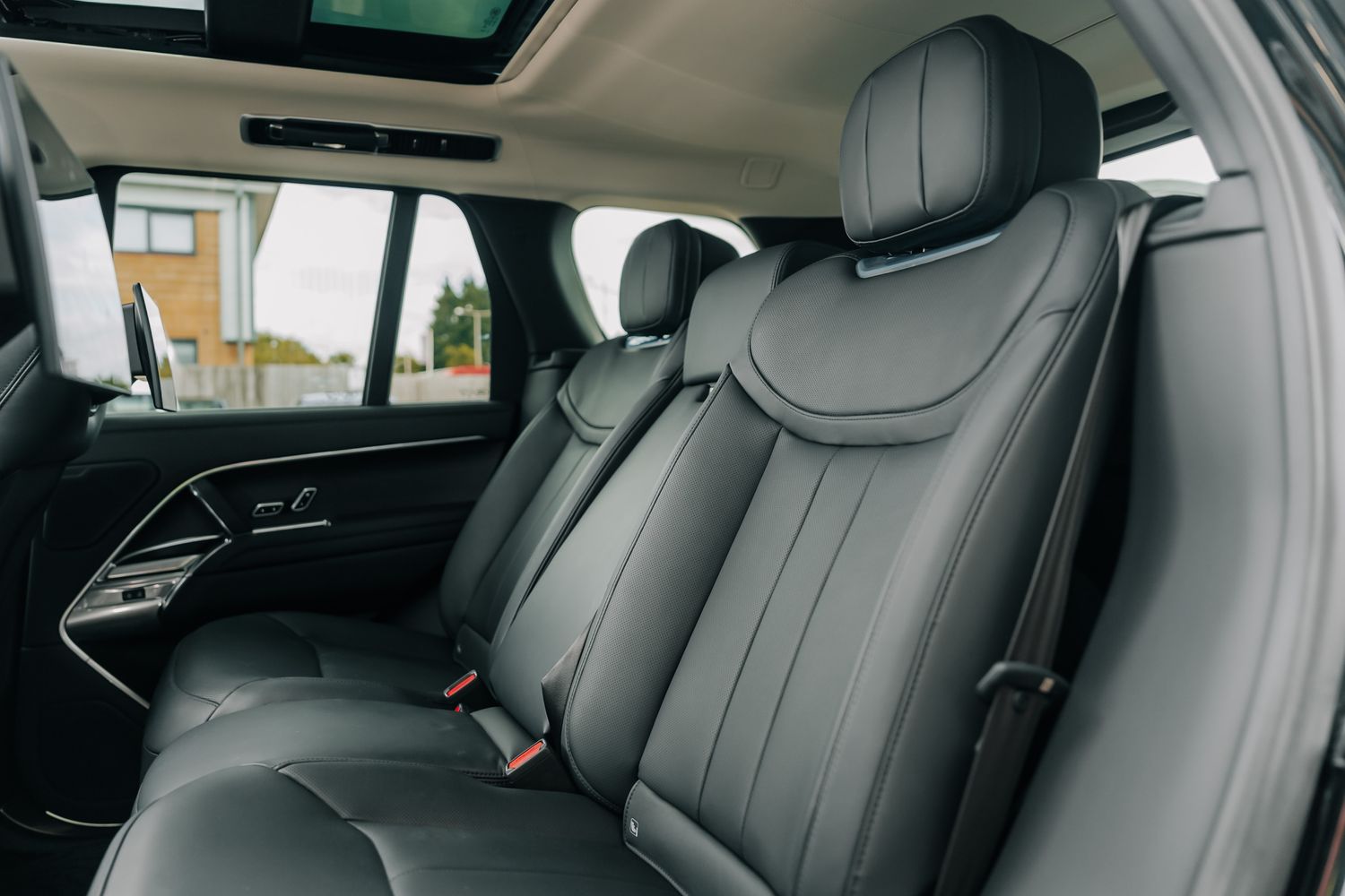 Land Rover Range Rover Autobiography First Edition D350