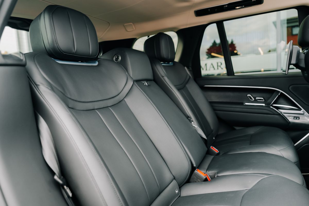 Land Rover Range Rover Autobiography First Edition D350
