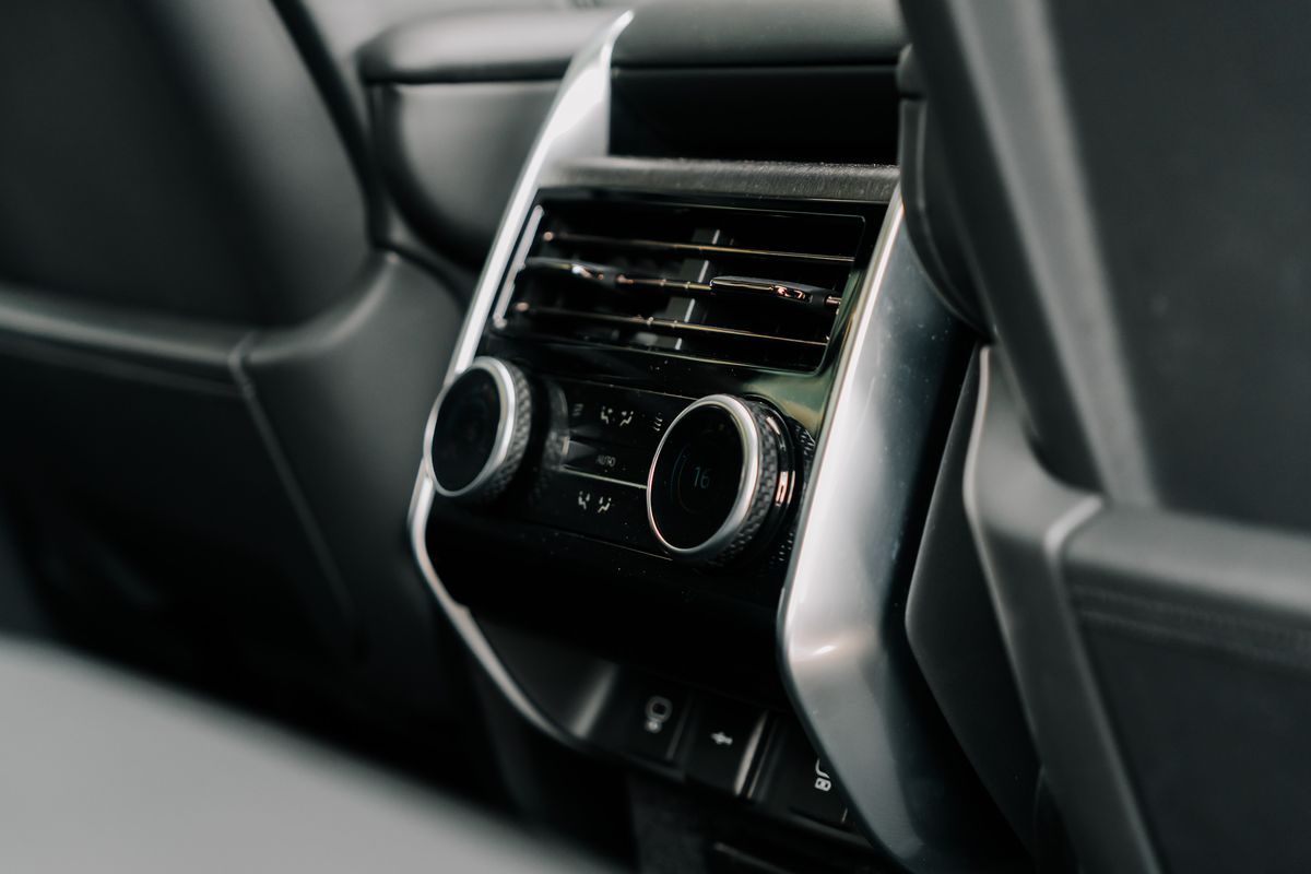Land Rover Range Rover Autobiography First Edition D350