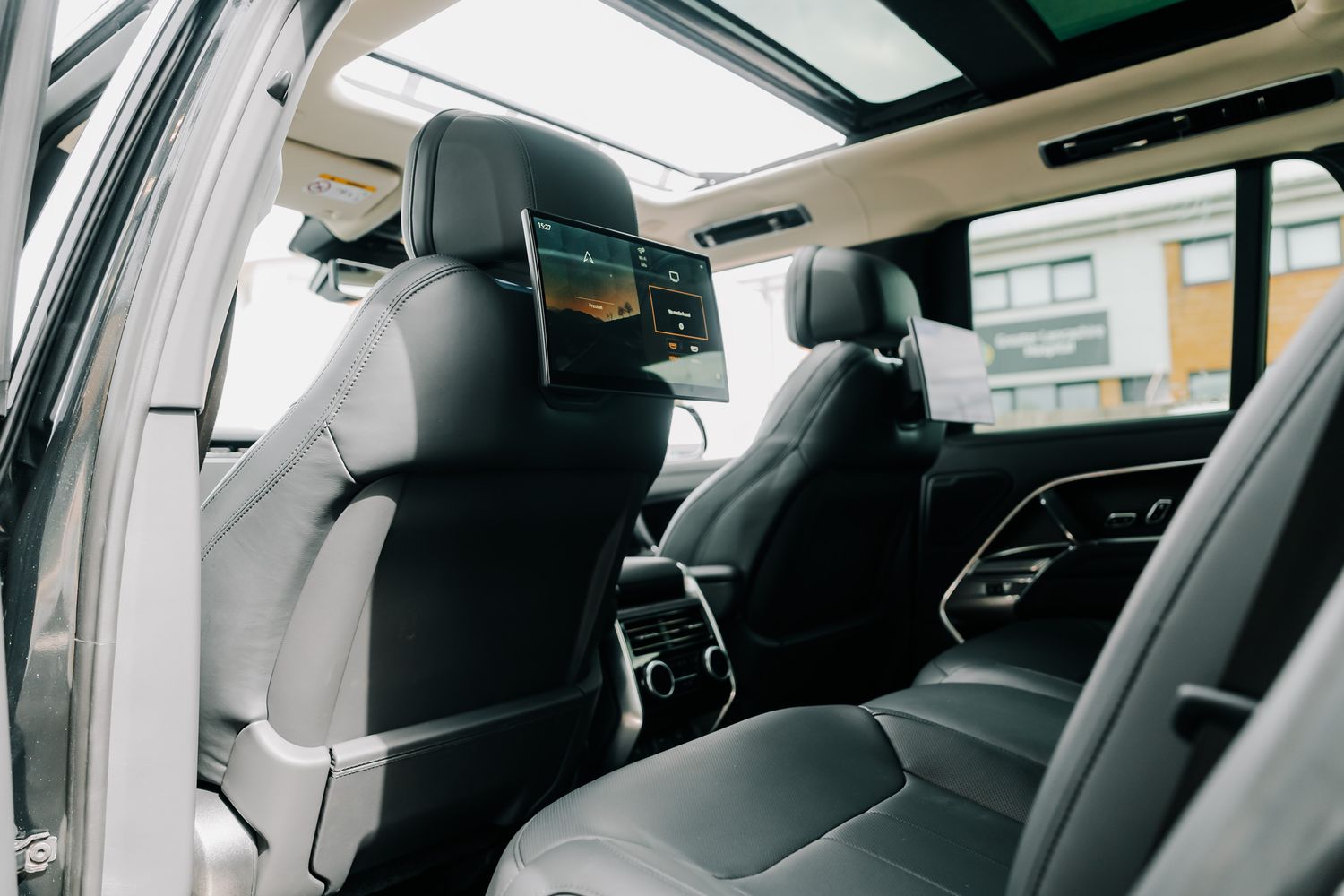 Land Rover Range Rover Autobiography First Edition D350