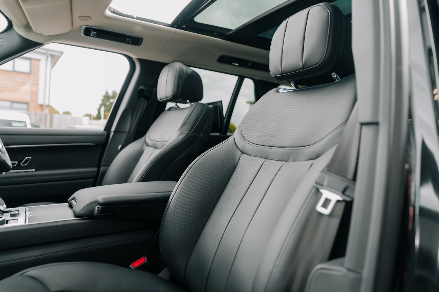 Land Rover Range Rover Autobiography First Edition D350