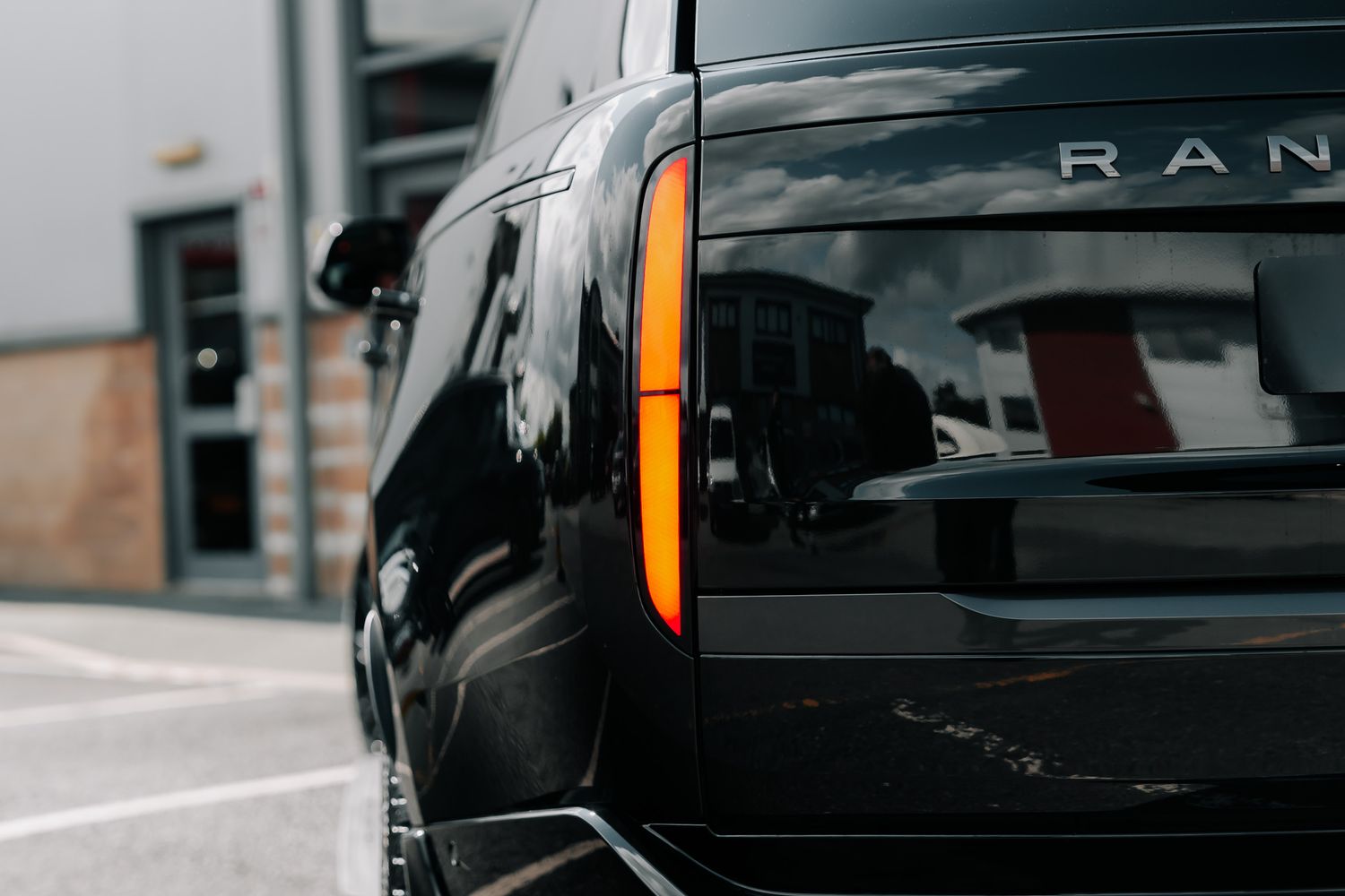 Land Rover Range Rover Autobiography First Edition D350