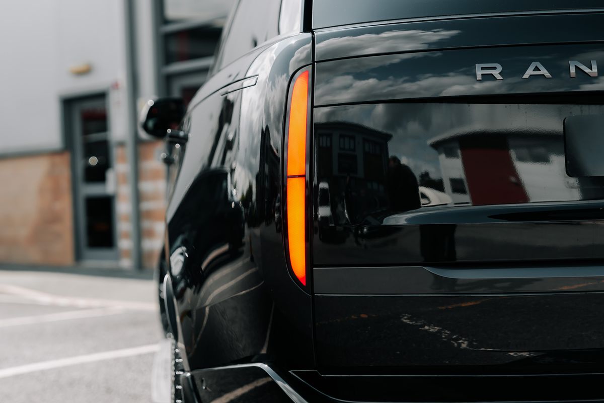 Land Rover Range Rover Autobiography First Edition D350