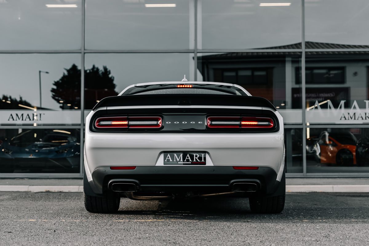 Dodge Challenger Jailbreak