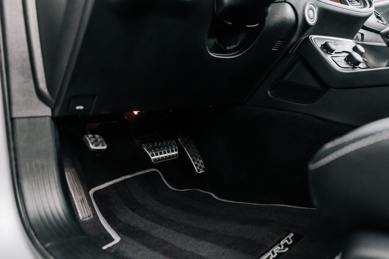 Dodge Challenger Jailbreak
