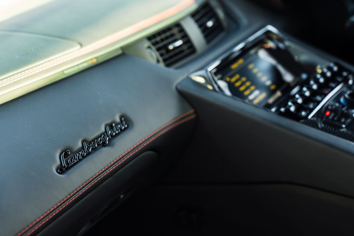 Lamborghini Aventador S LP740-4