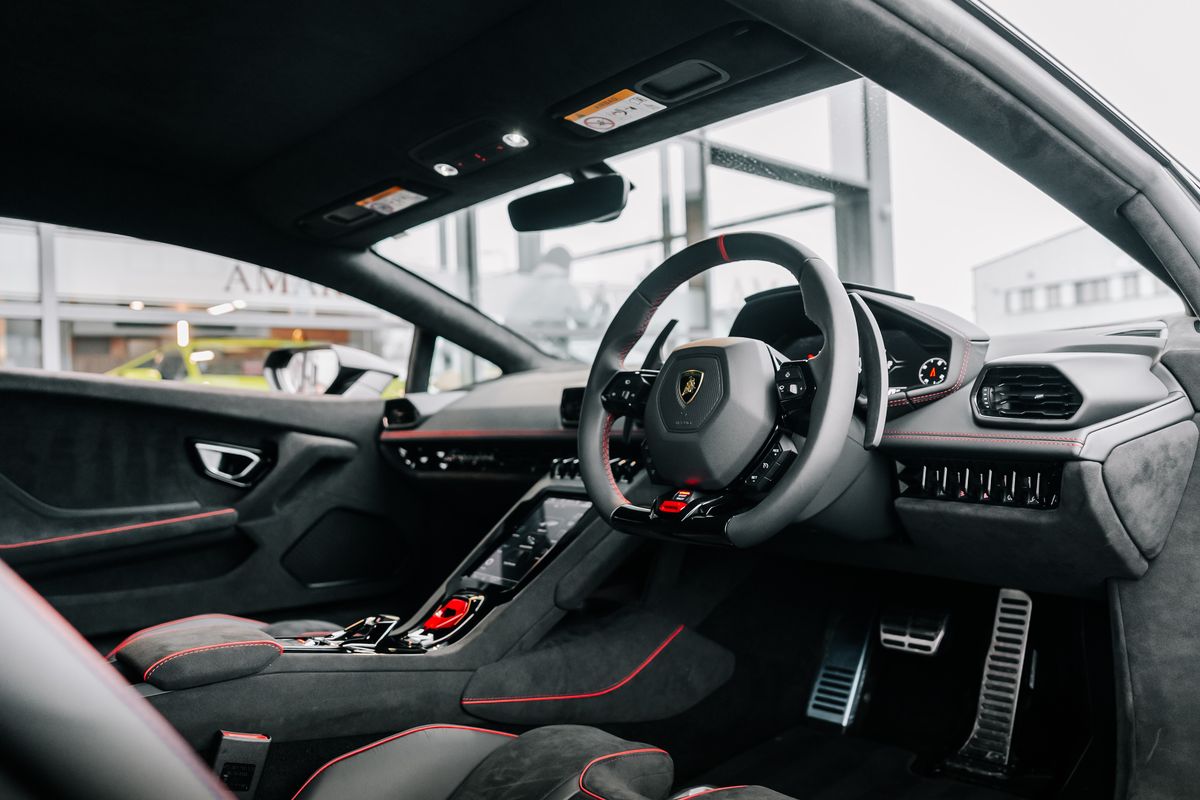 LAMBORGHINI HURACAN STERRATO