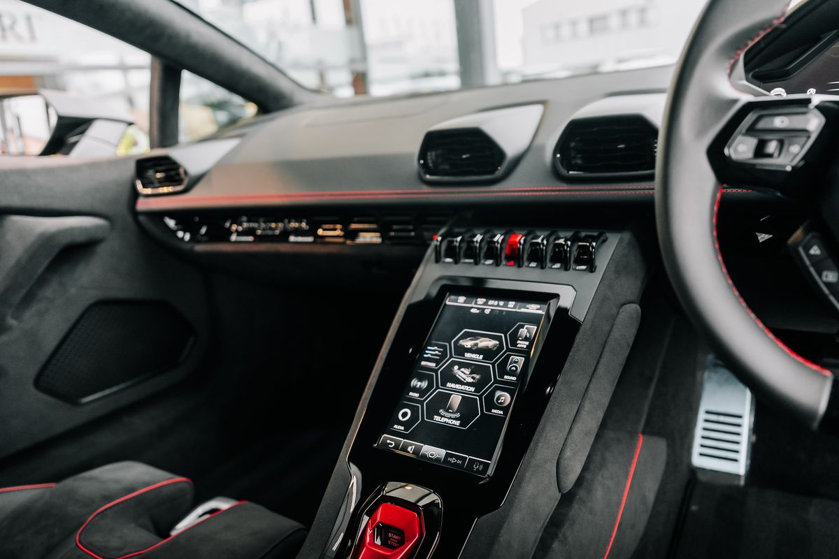 LAMBORGHINI HURACAN STERRATO