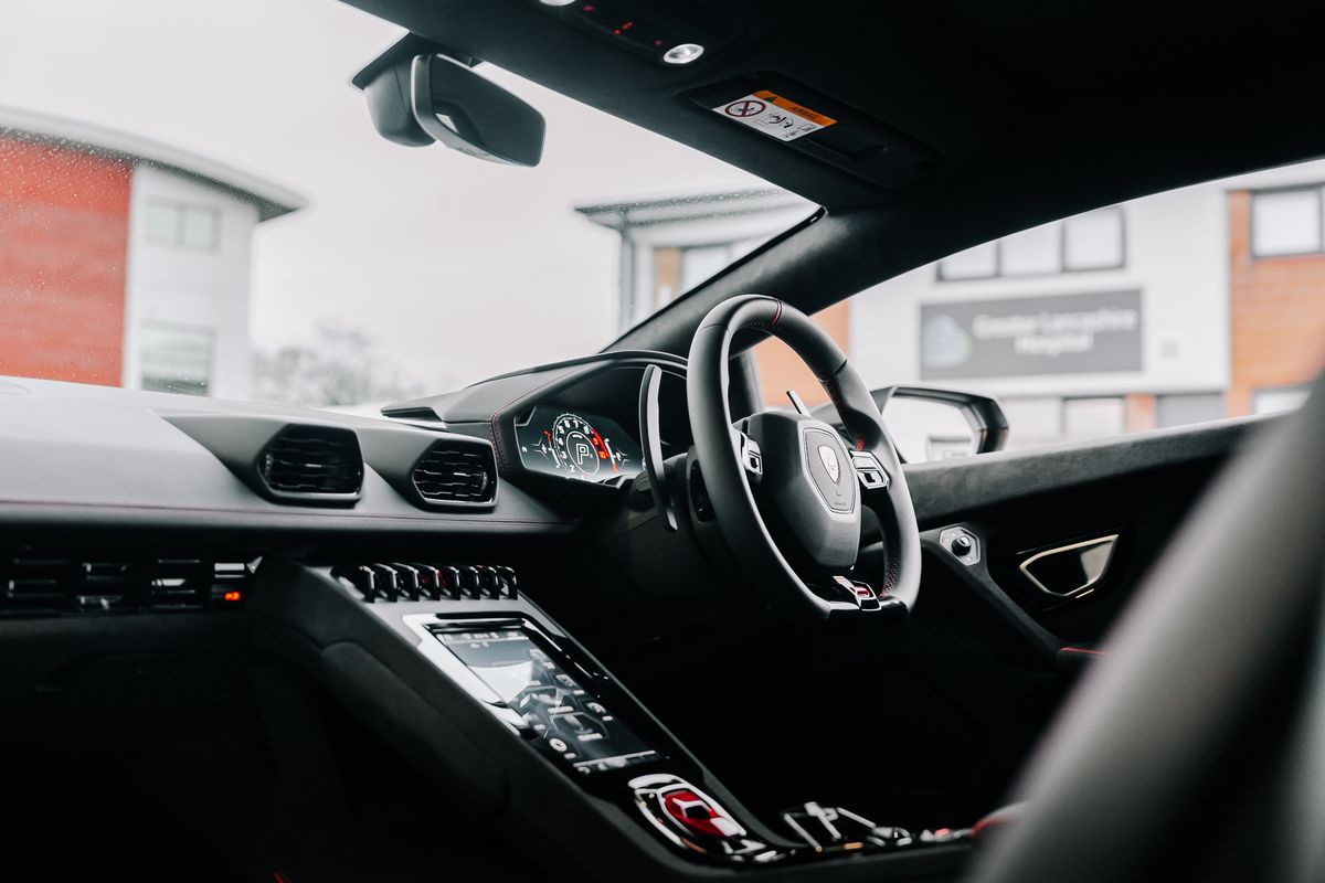 LAMBORGHINI HURACAN STERRATO