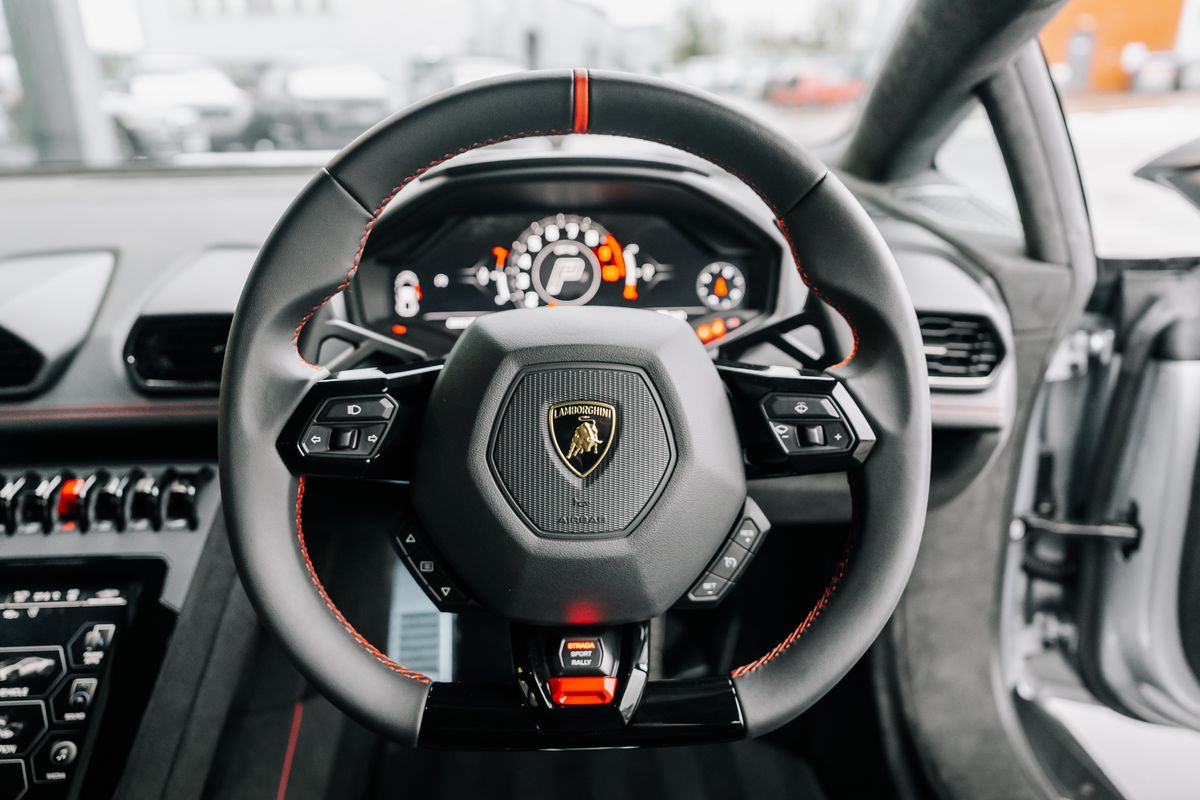 LAMBORGHINI HURACAN STERRATO