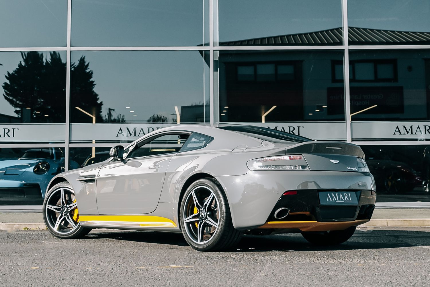 Aston Martin Vantage S V8 Auto
