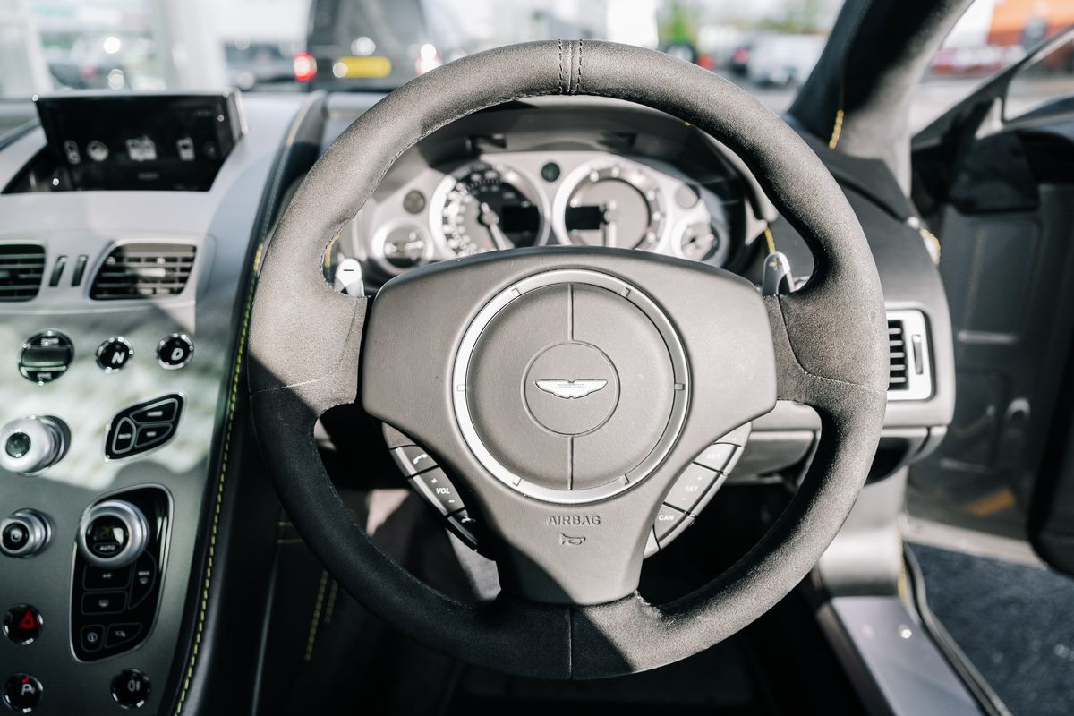 Aston Martin Vantage S V8 Auto