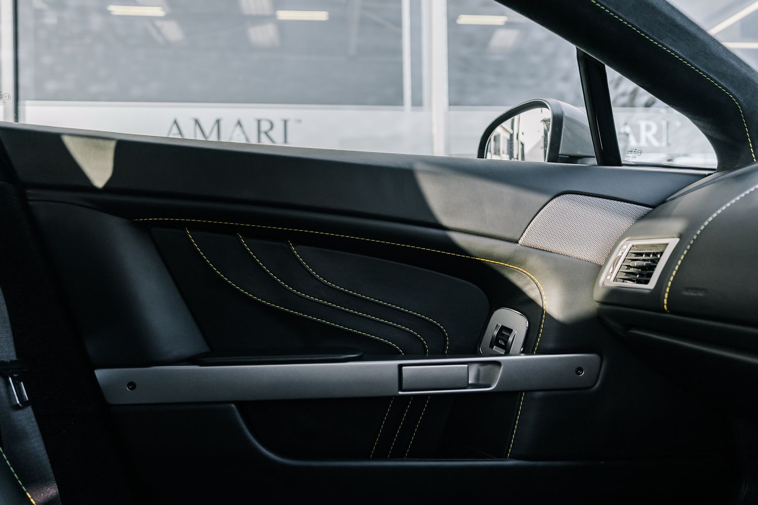 Aston Martin Vantage S V8 Auto