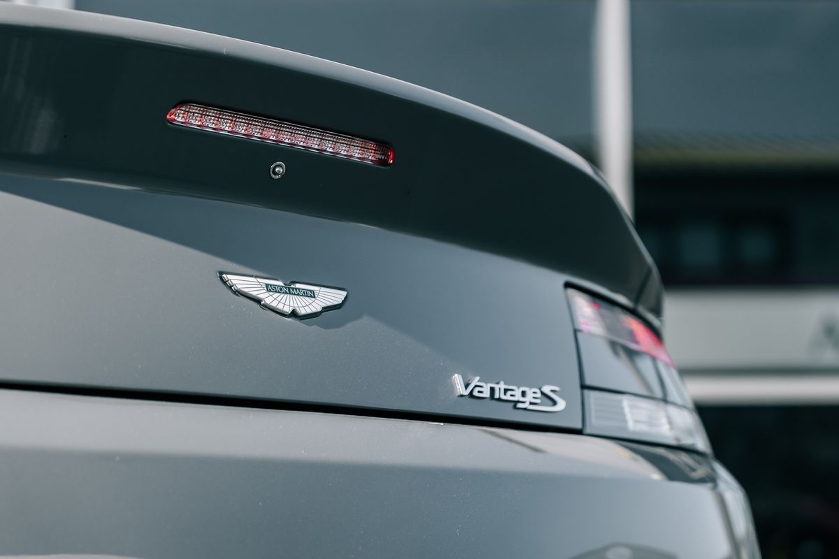 Aston Martin Vantage S V8 Auto
