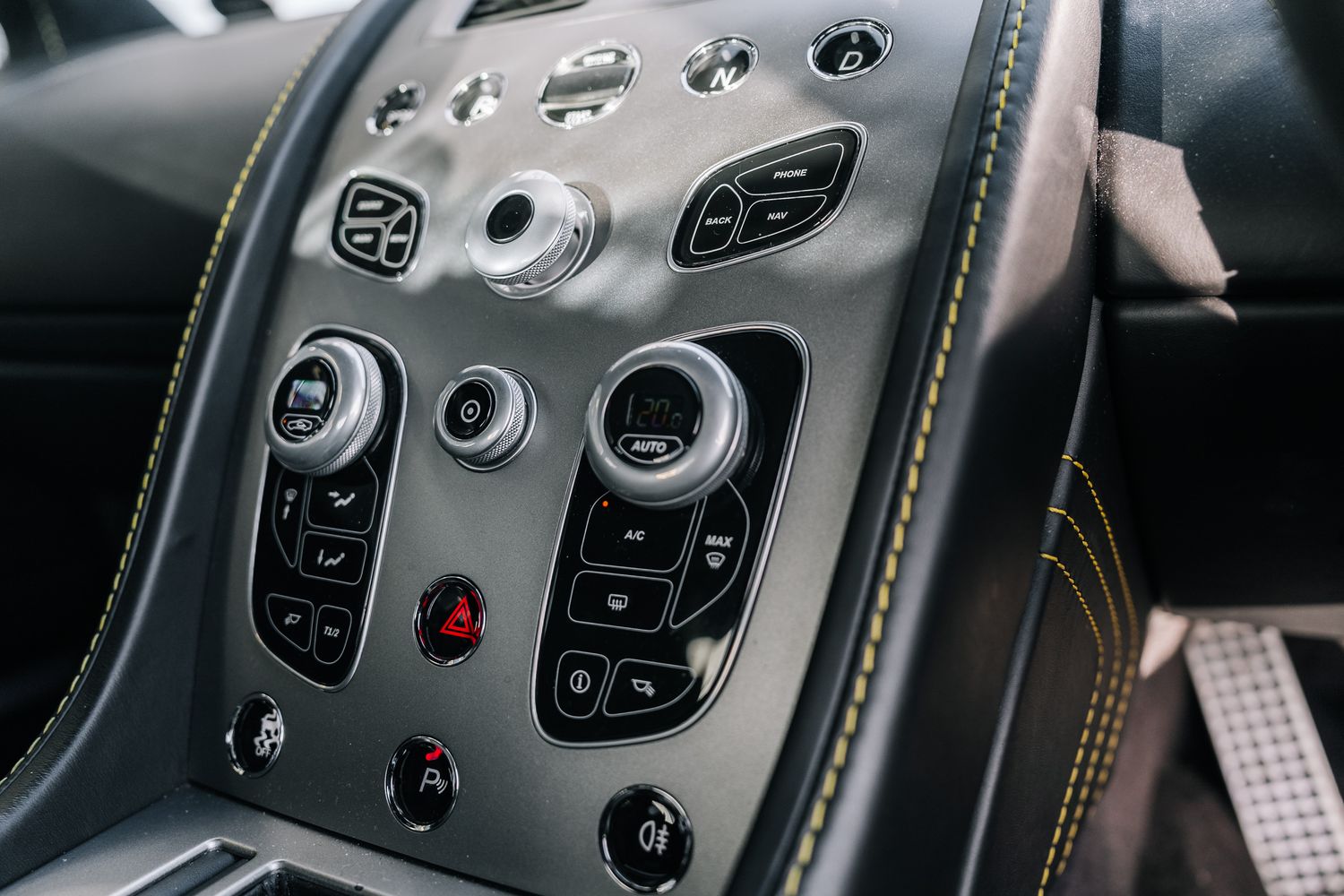 Aston Martin Vantage S V8 Auto