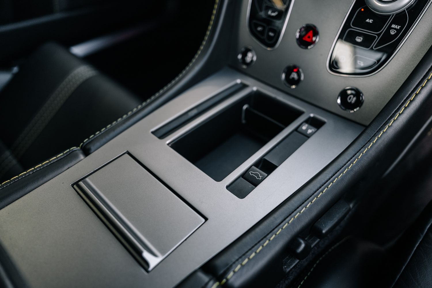 Aston Martin Vantage S V8 Auto