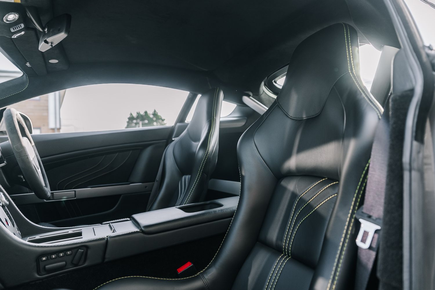 Aston Martin Vantage S V8 Auto