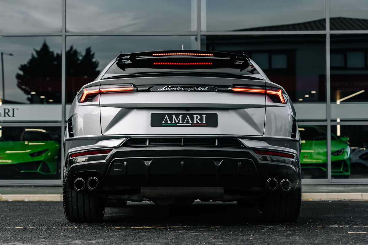 Lamborghini Urus Performante V8