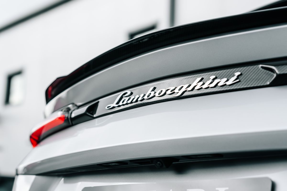 Lamborghini Urus Performante V8