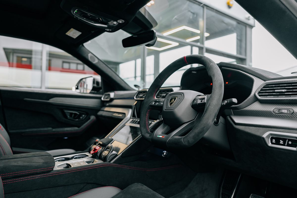 Lamborghini Urus Performante V8