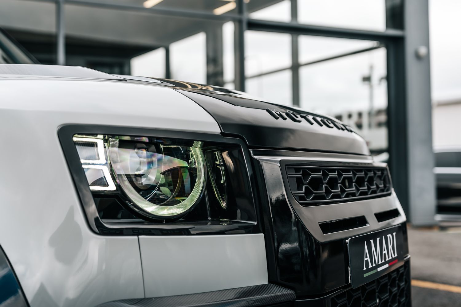 Land Rover Defender 110 D300 X-Dynamic HSE D MHEV - Motion R Design