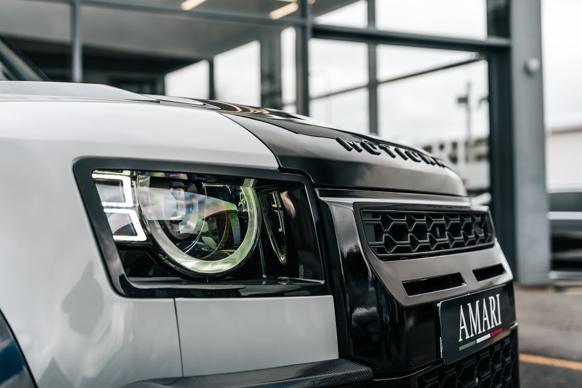 Land Rover Defender 110 D300 X-Dynamic HSE D MHEV - Motion R Design