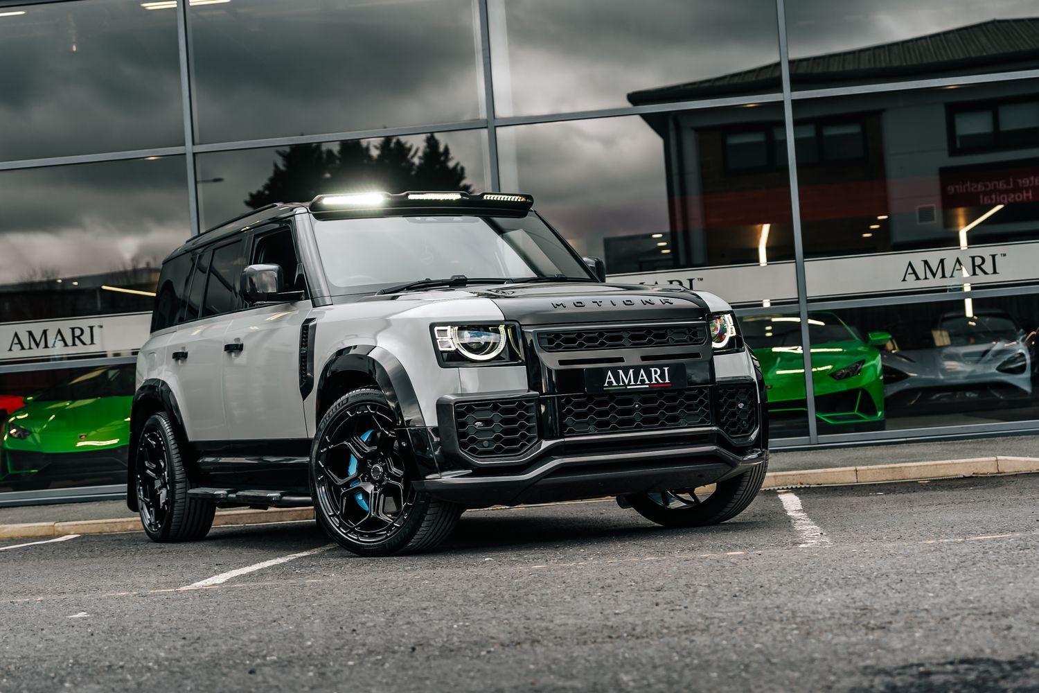 Land Rover Defender 110 D300 X-Dynamic HSE D MHEV - Motion R Design