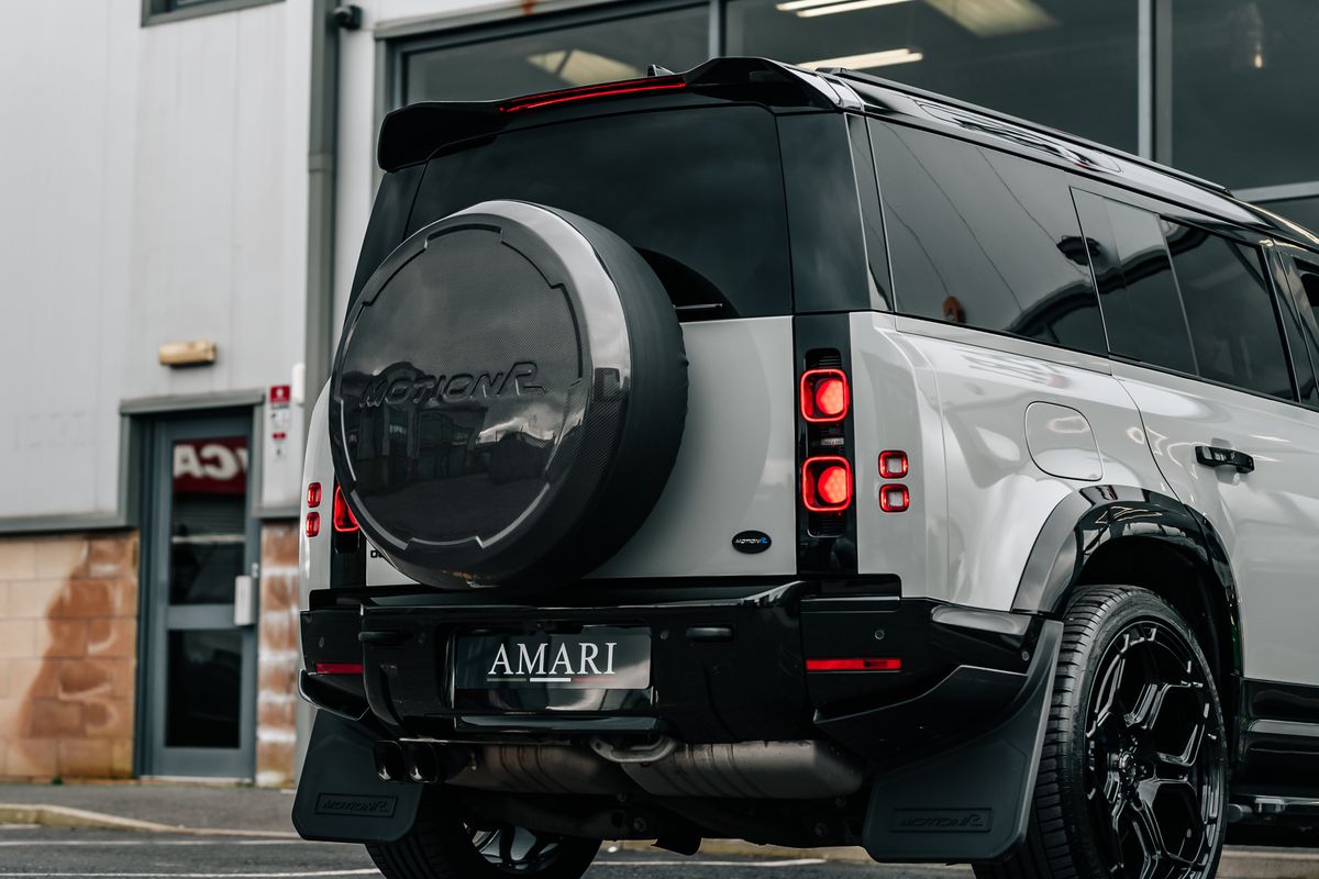 Land Rover Defender 110 D300 X-Dynamic HSE D MHEV - Motion R Design