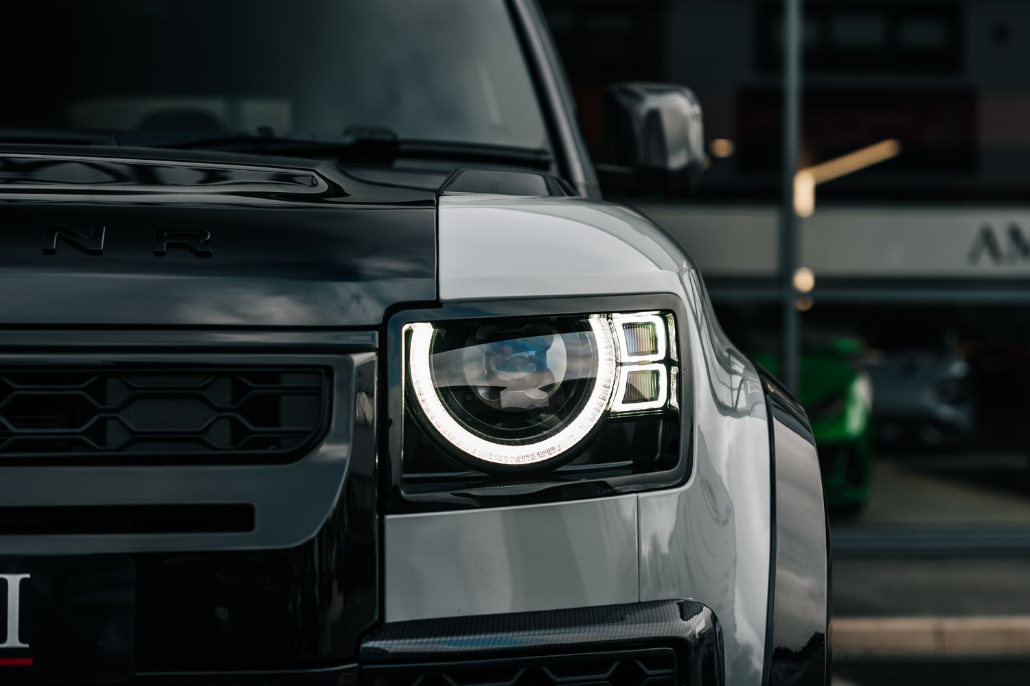 Land Rover Defender 110 D300 X-Dynamic HSE D MHEV - Motion R Design