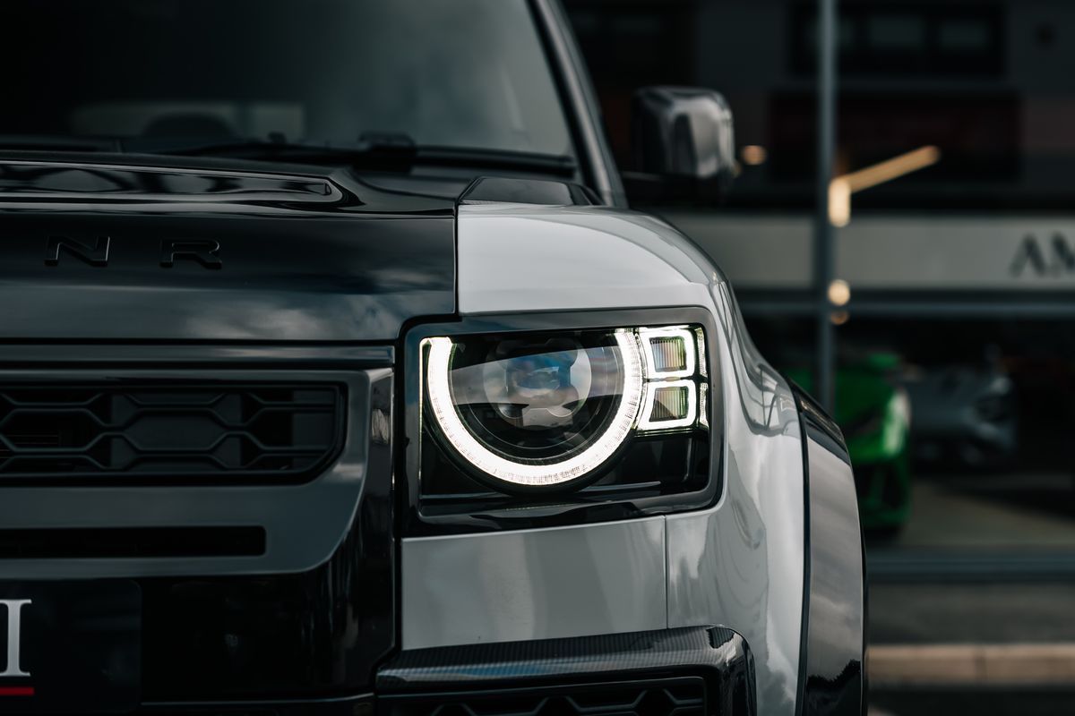 Land Rover Defender 110 D300 X-Dynamic HSE D MHEV - Motion R Design
