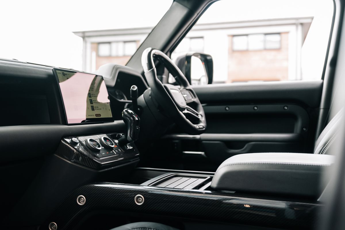 Land Rover Defender 110 D300 X-Dynamic HSE D MHEV - Motion R Design