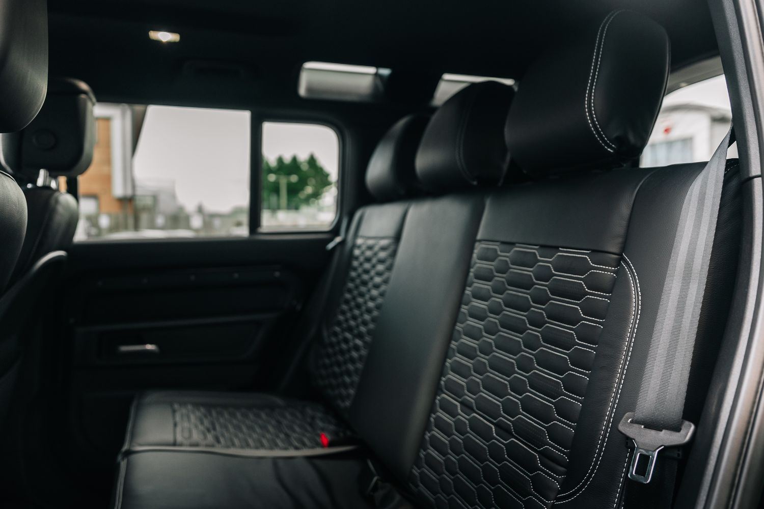 Land Rover Defender 110 D300 X-Dynamic HSE D MHEV - Motion R Design