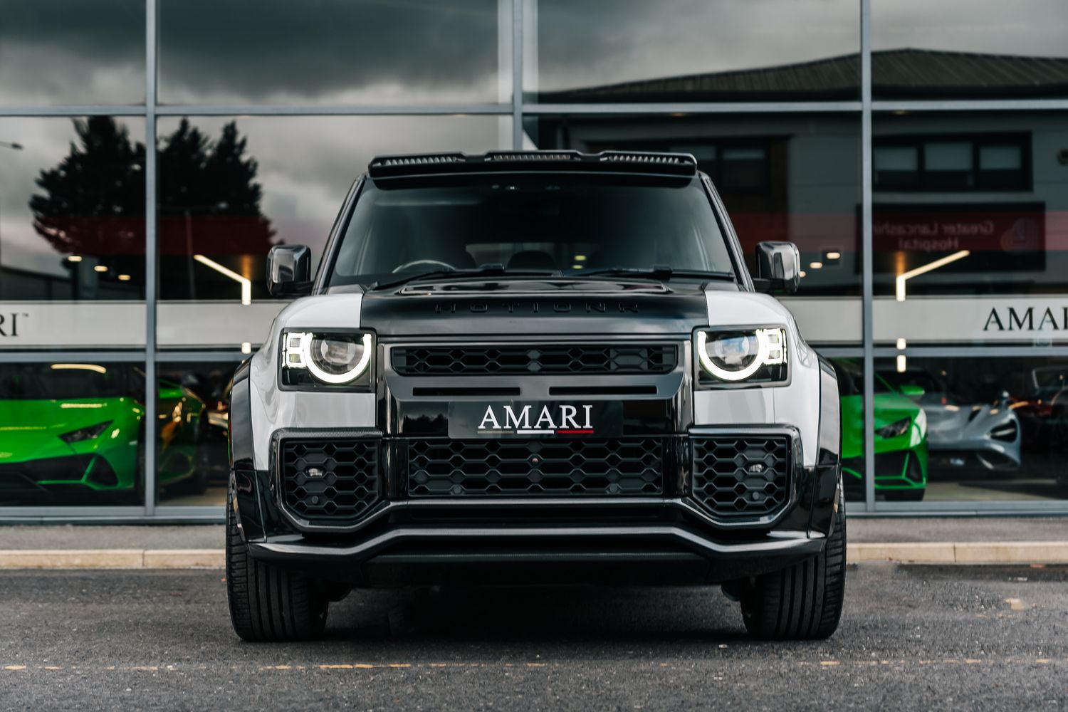 Land Rover Defender 110 D300 X-Dynamic HSE D MHEV - Motion R Design