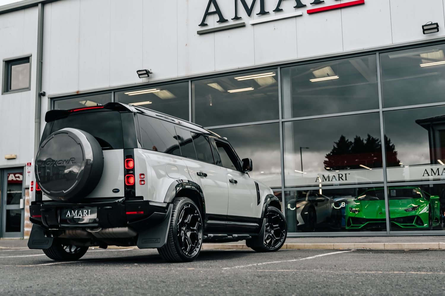Land Rover Defender 110 D300 X-Dynamic HSE D MHEV - Motion R Design