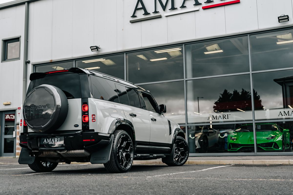 Land Rover Defender 110 D300 X-Dynamic HSE D MHEV - Motion R Design