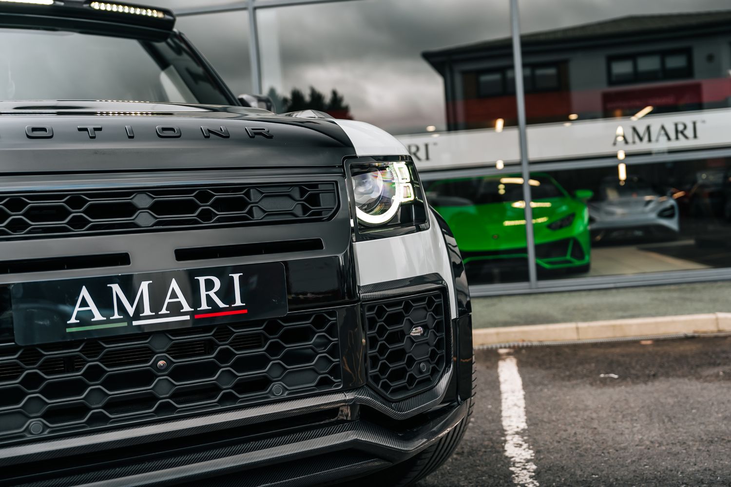 Land Rover Defender 110 D300 X-Dynamic HSE D MHEV - Motion R Design